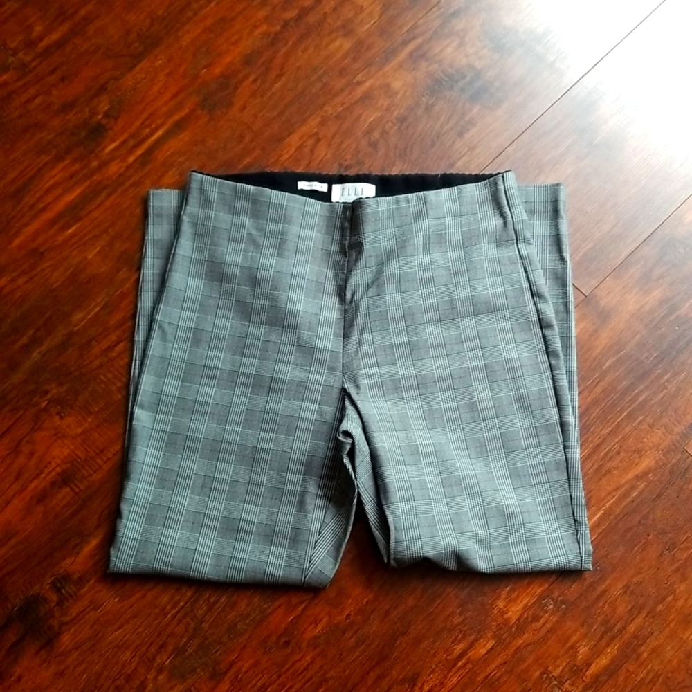 Comfortable Skinny ankle pants in excellent condition only worn once by ELLE